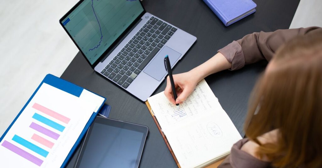 NotebookLMが「Gemini Notebook」に改名｜ノートで表計算・グラフ作成も